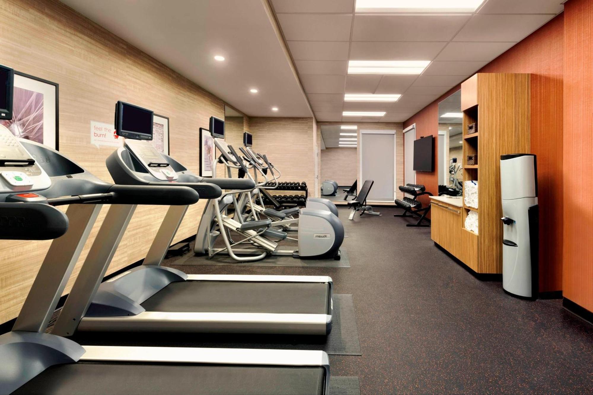 Towneplace Suites By Marriott Pittsburgh Airport/Robinson Township Екстер'єр фото