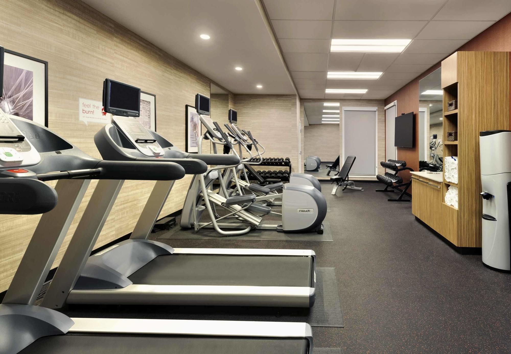 Towneplace Suites By Marriott Pittsburgh Airport/Robinson Township Екстер'єр фото